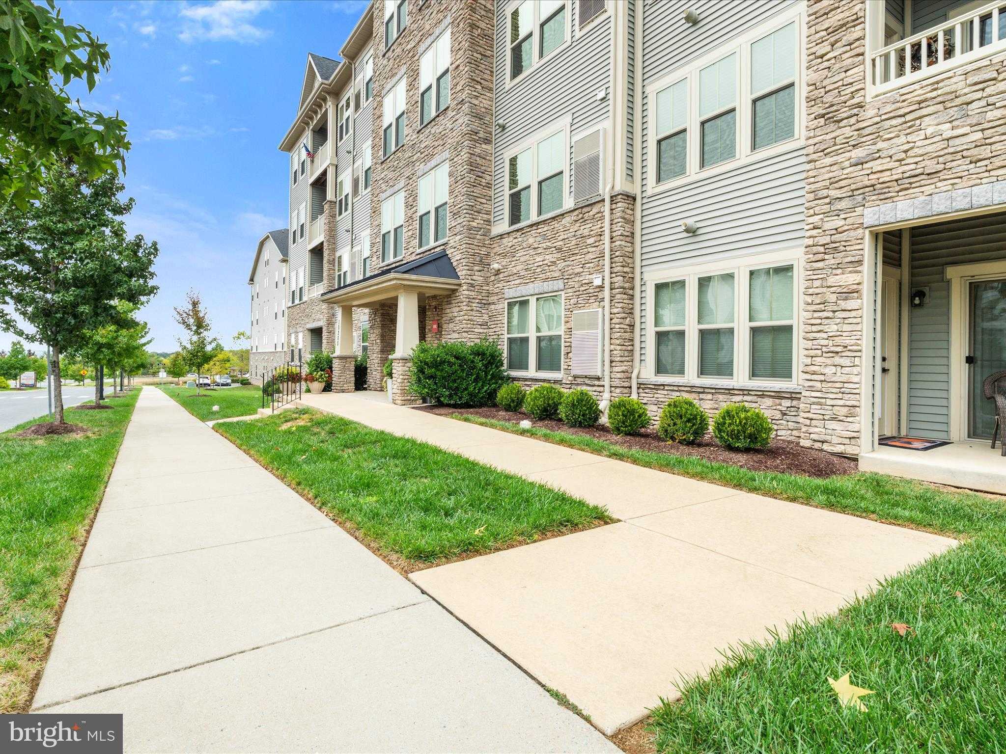 10280 Hopewell St Apt 302 photo 31