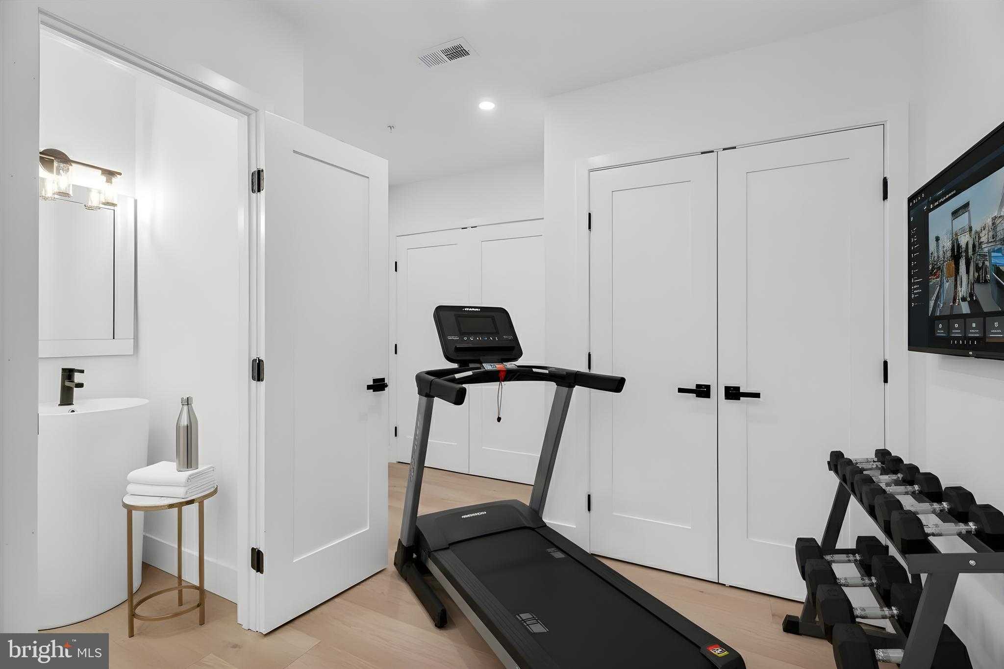 1146 N Galloway St photo 35