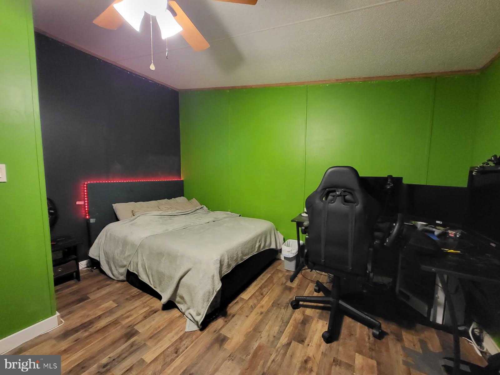 1021 Redwood CT photo 20