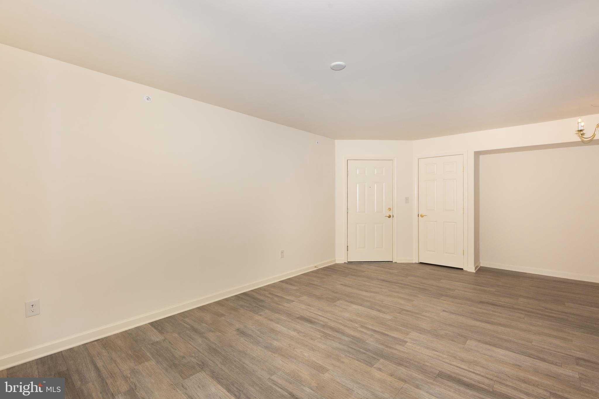 820 Wembley Dr photo 4