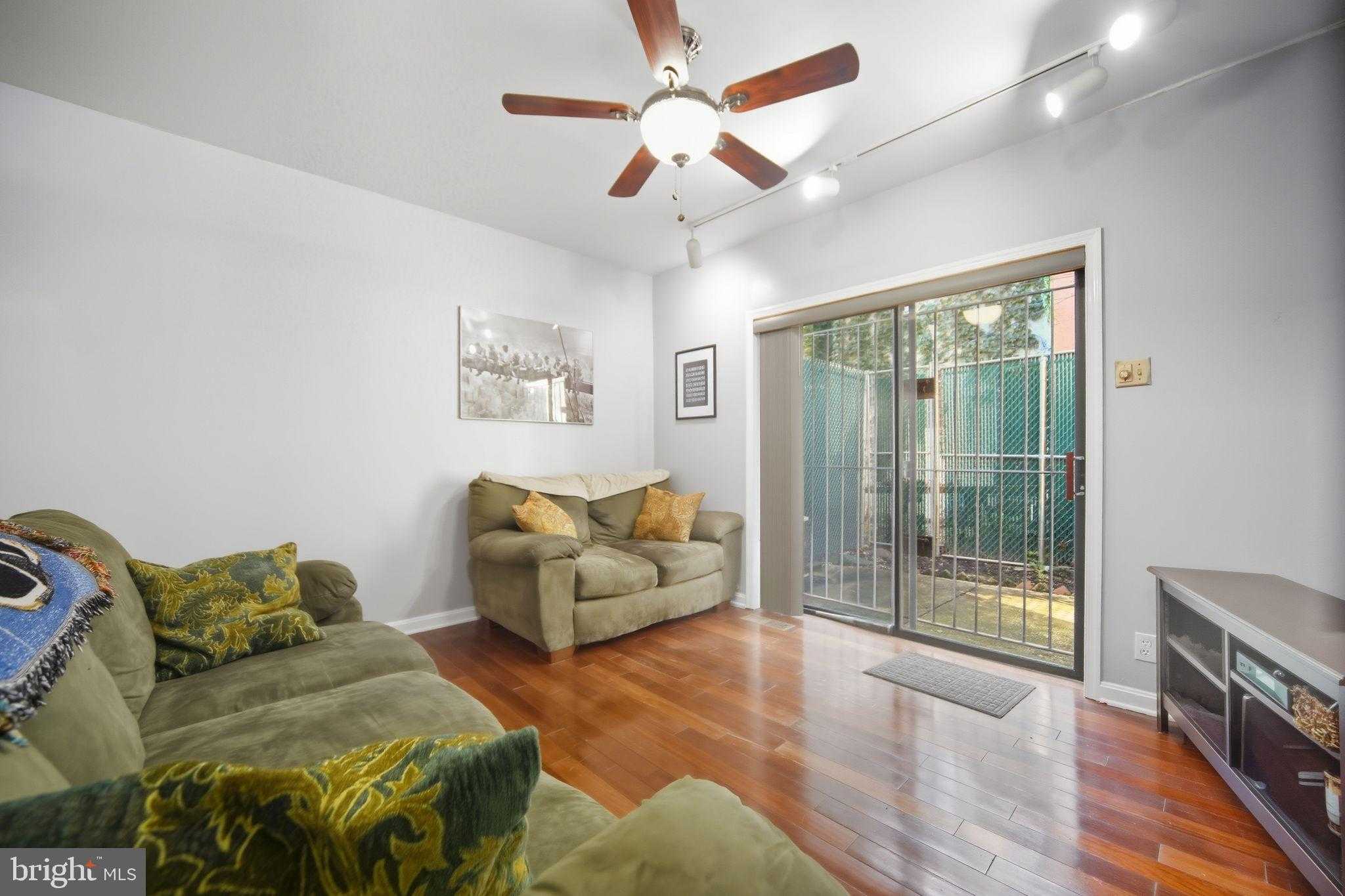 1704 Webster St photo 9