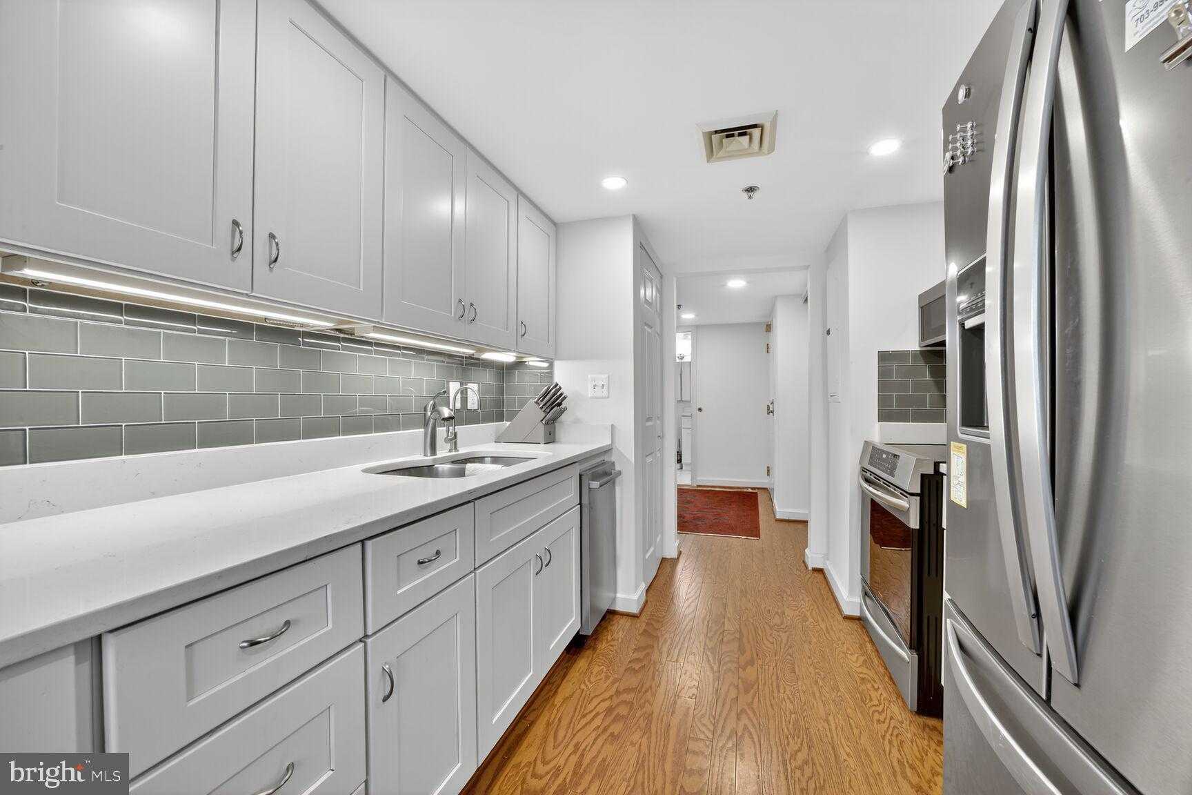 900 N Taylor St Apt 2026 photo 2