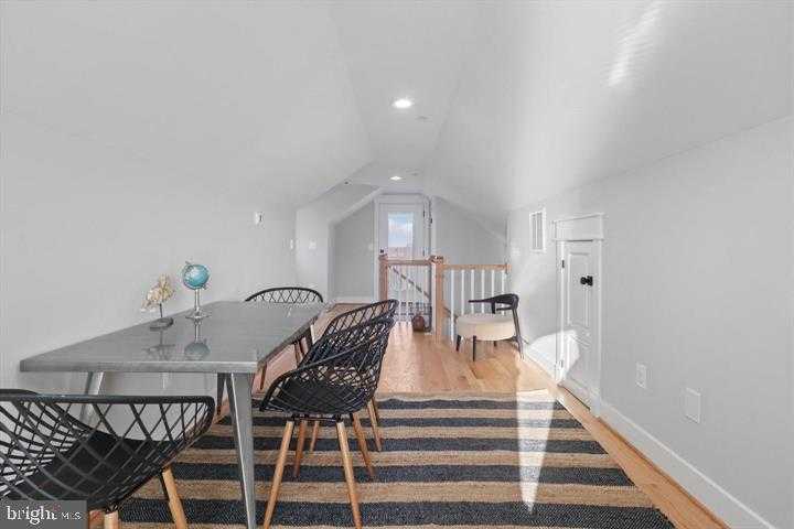 2806 Norbeck Rd photo 29