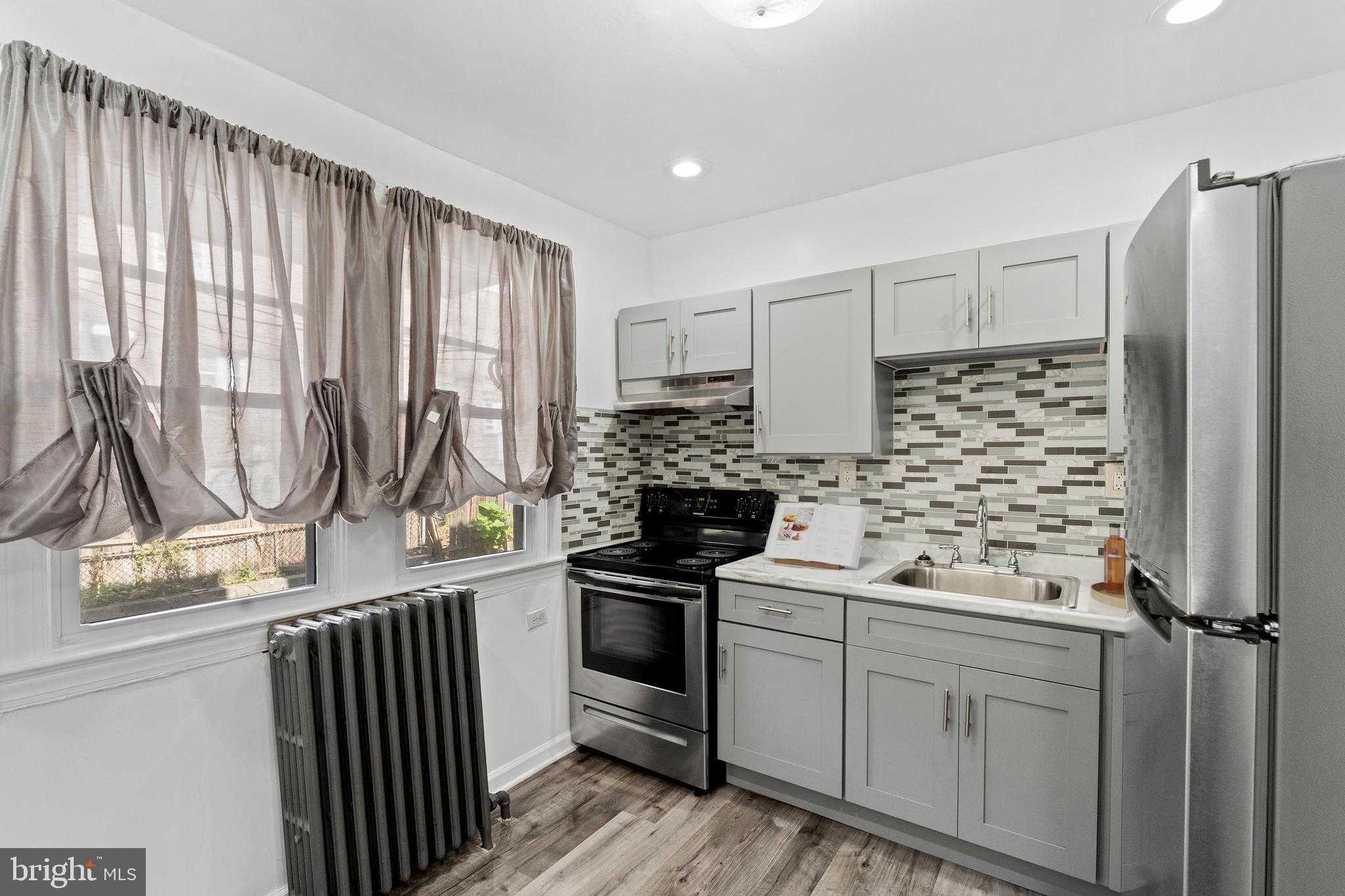 323 Berbro St photo 2