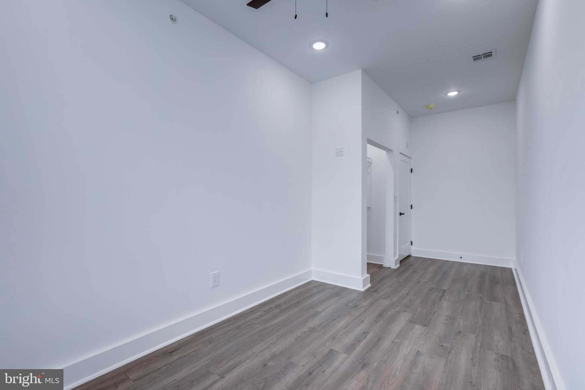 2006 N Front St photo 24