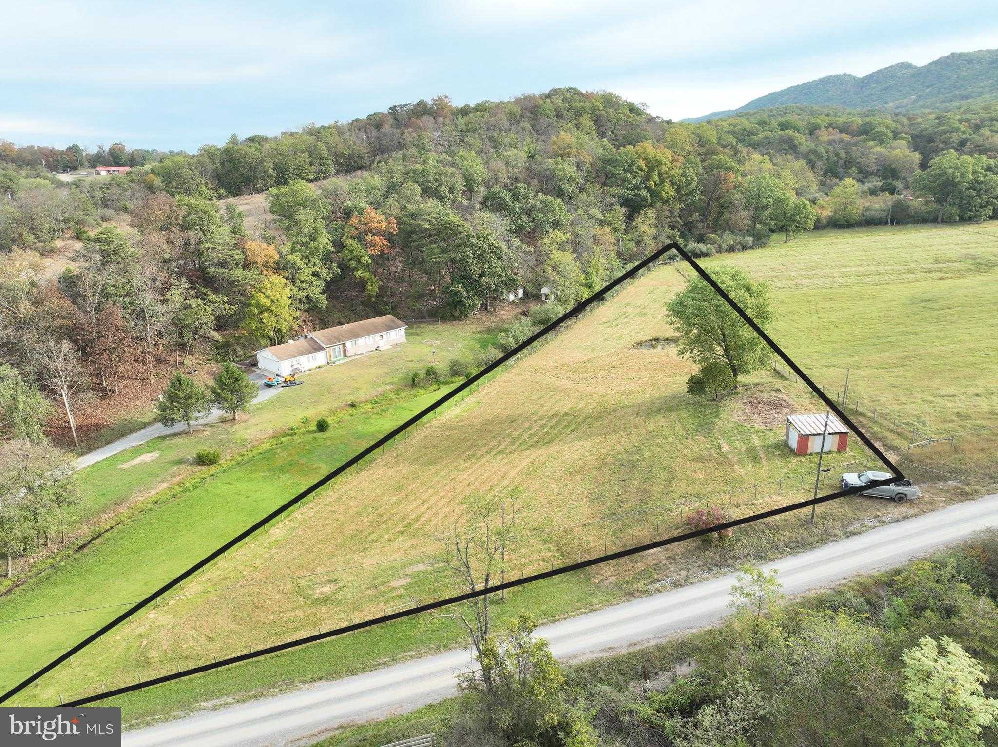 1 Hickory Loop Dr photo 2