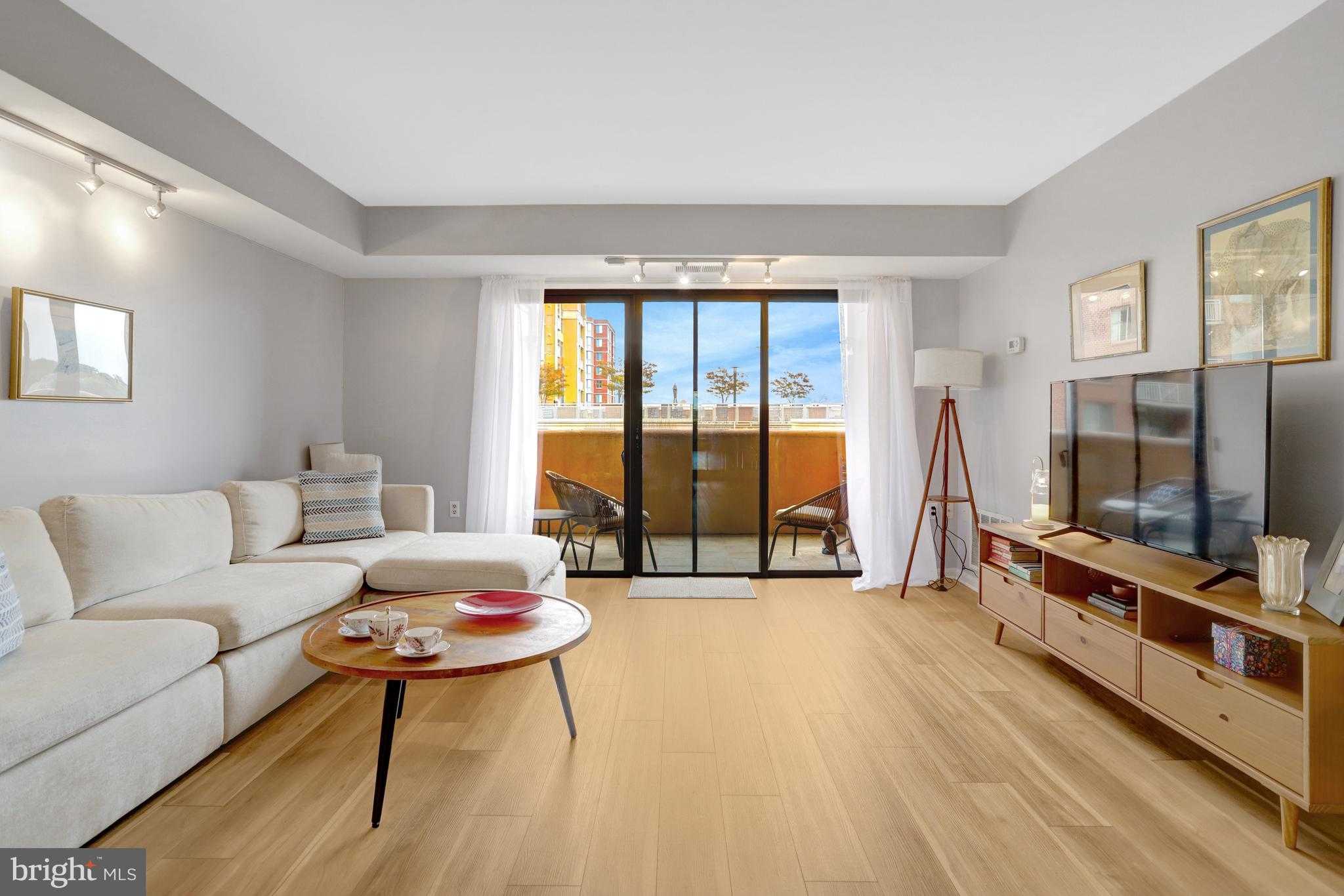 1301 N Courthouse Rd Apt 1108 photo 5