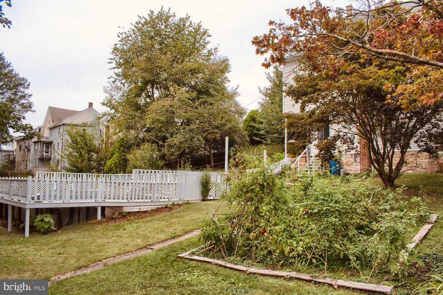 128 E Market St photo 30