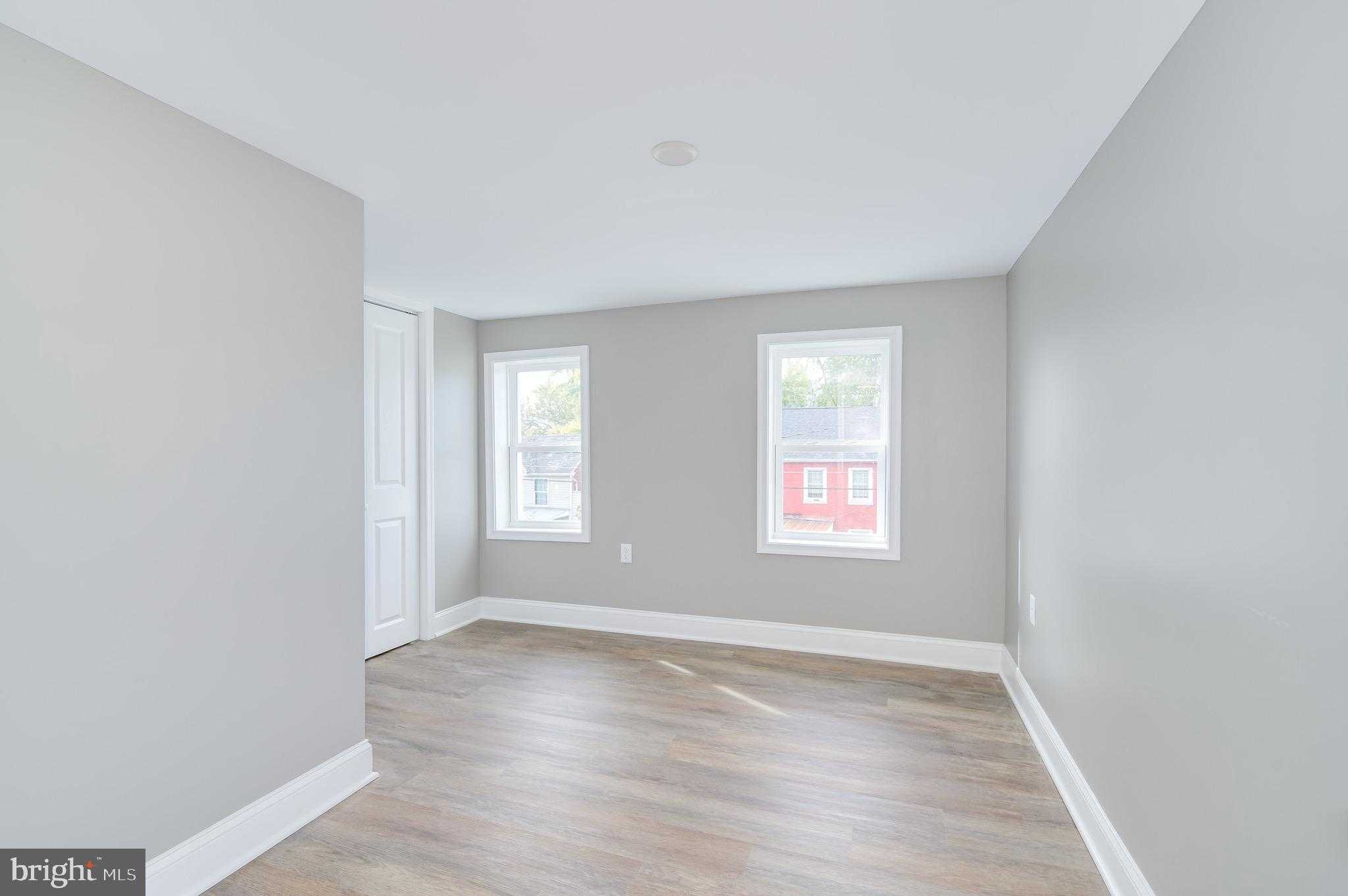 211 E Liberty St photo 30