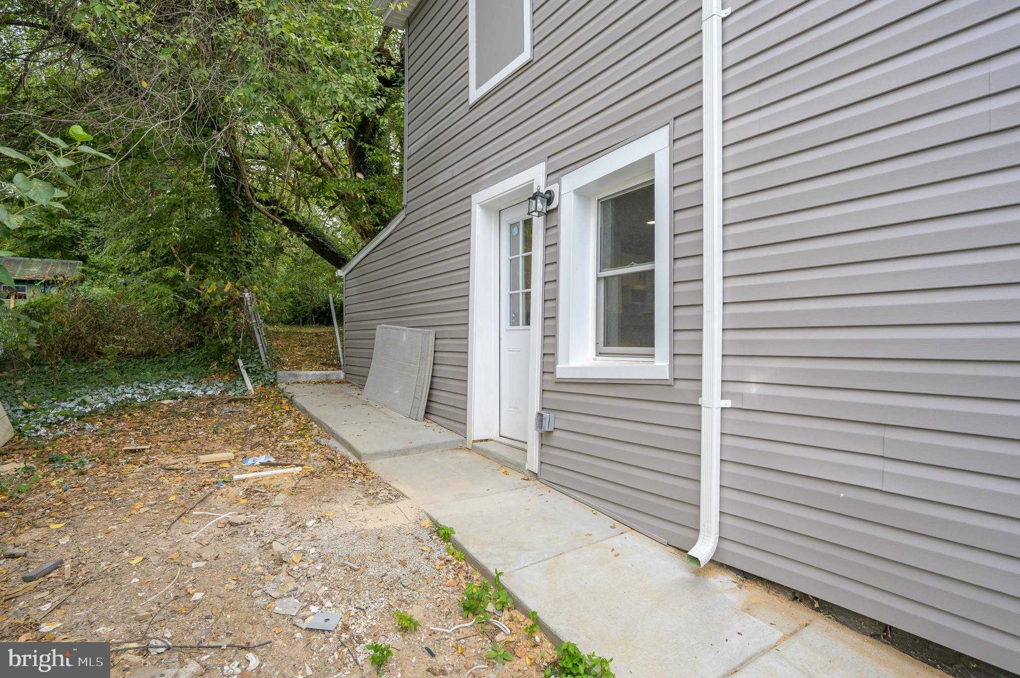 211 E Liberty St photo 40