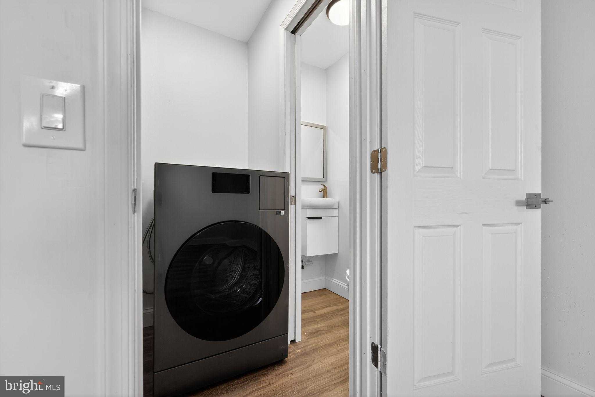 1029 W Oxford St photo 26