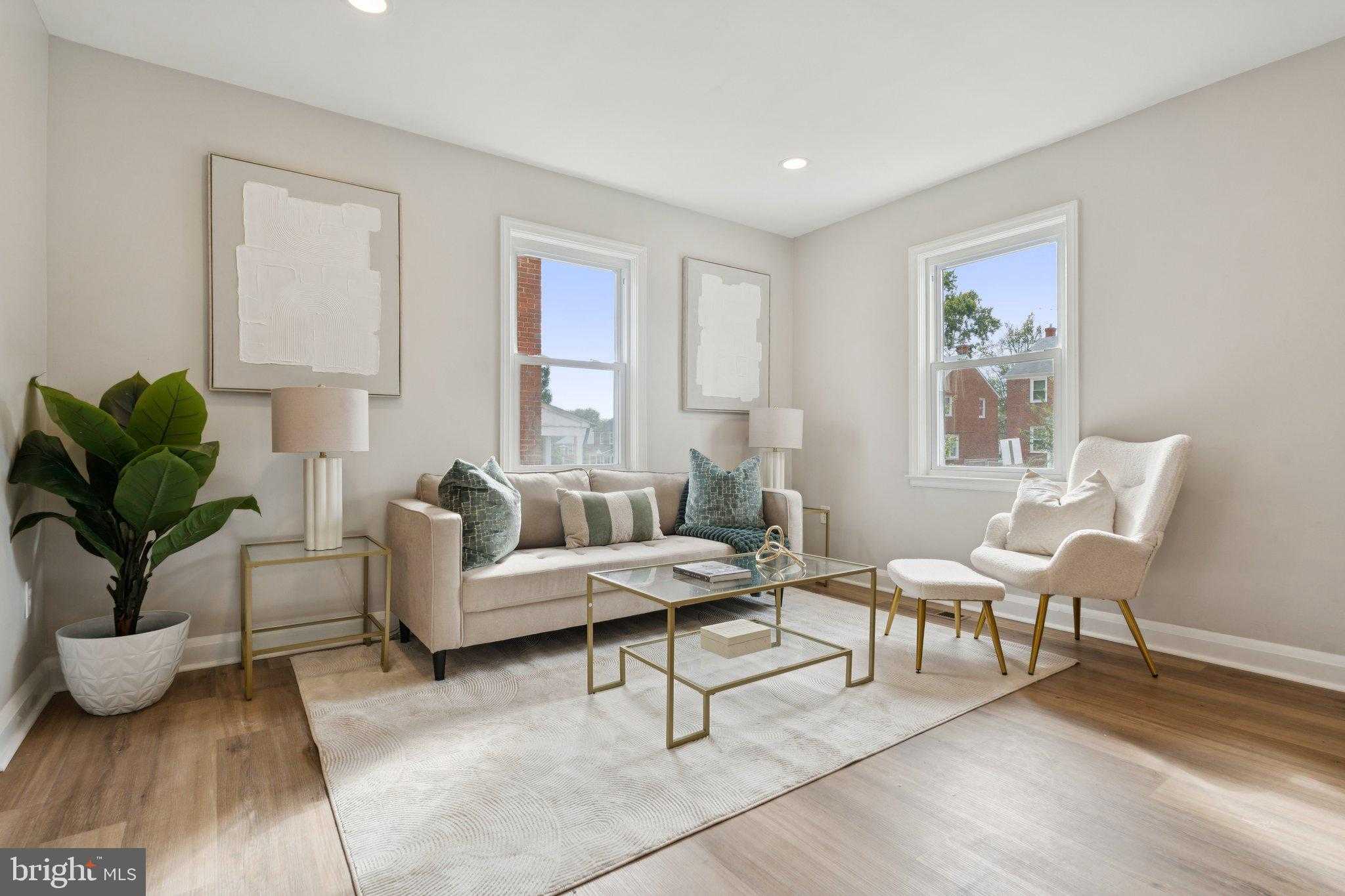 1014 Upnor Rd photo 3