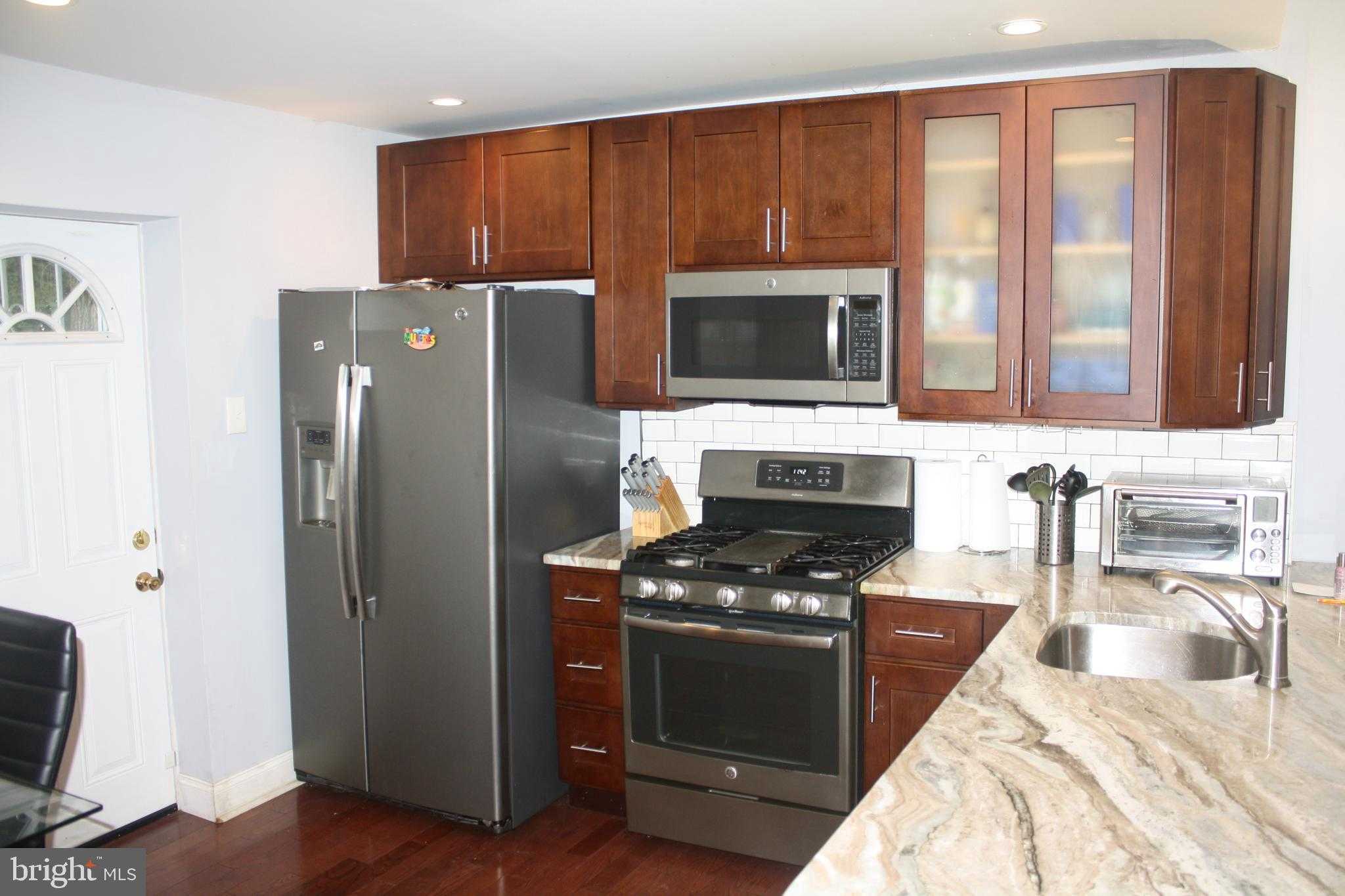 1661 N Robinson St photo 8