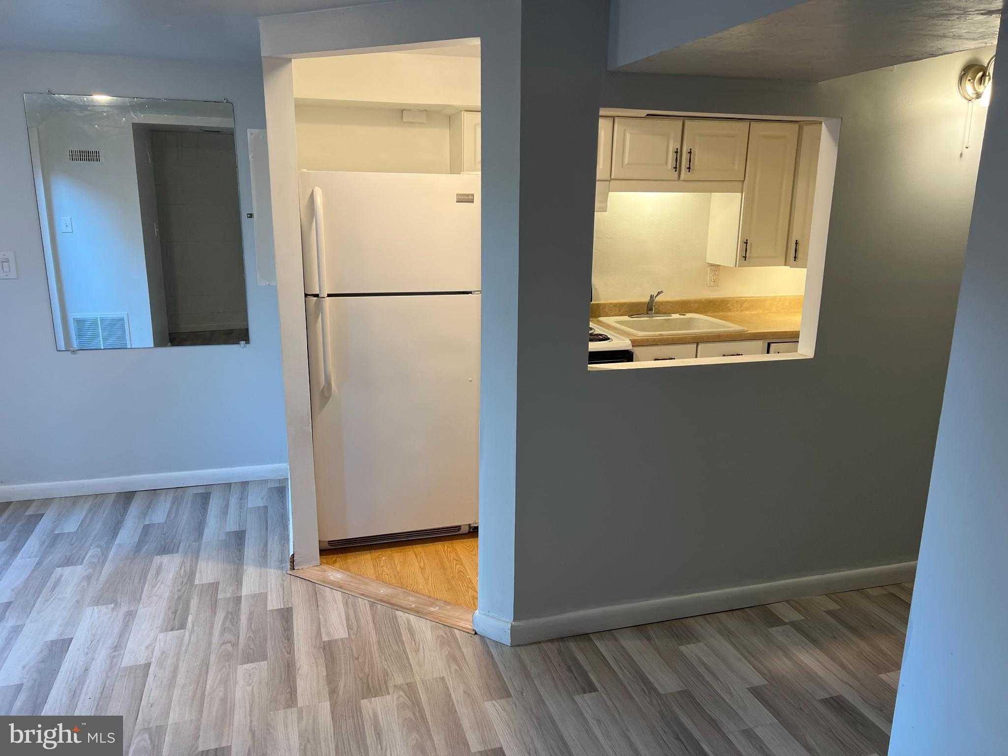 36 E Roberts St photo 57