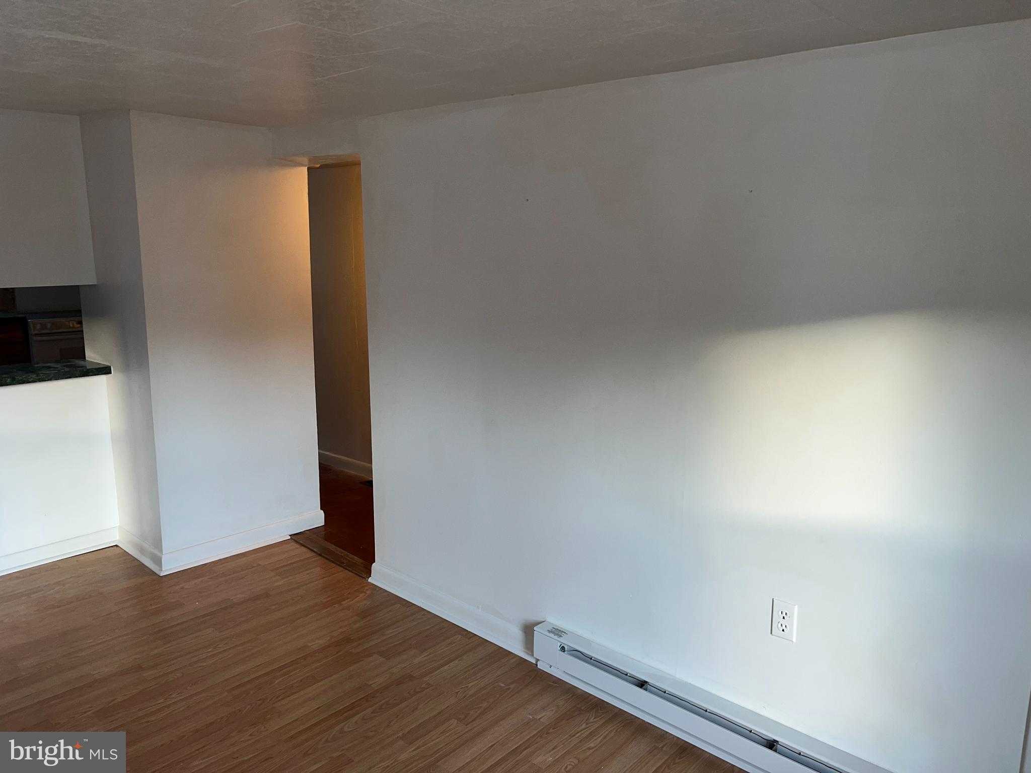 36 E Roberts St photo 64