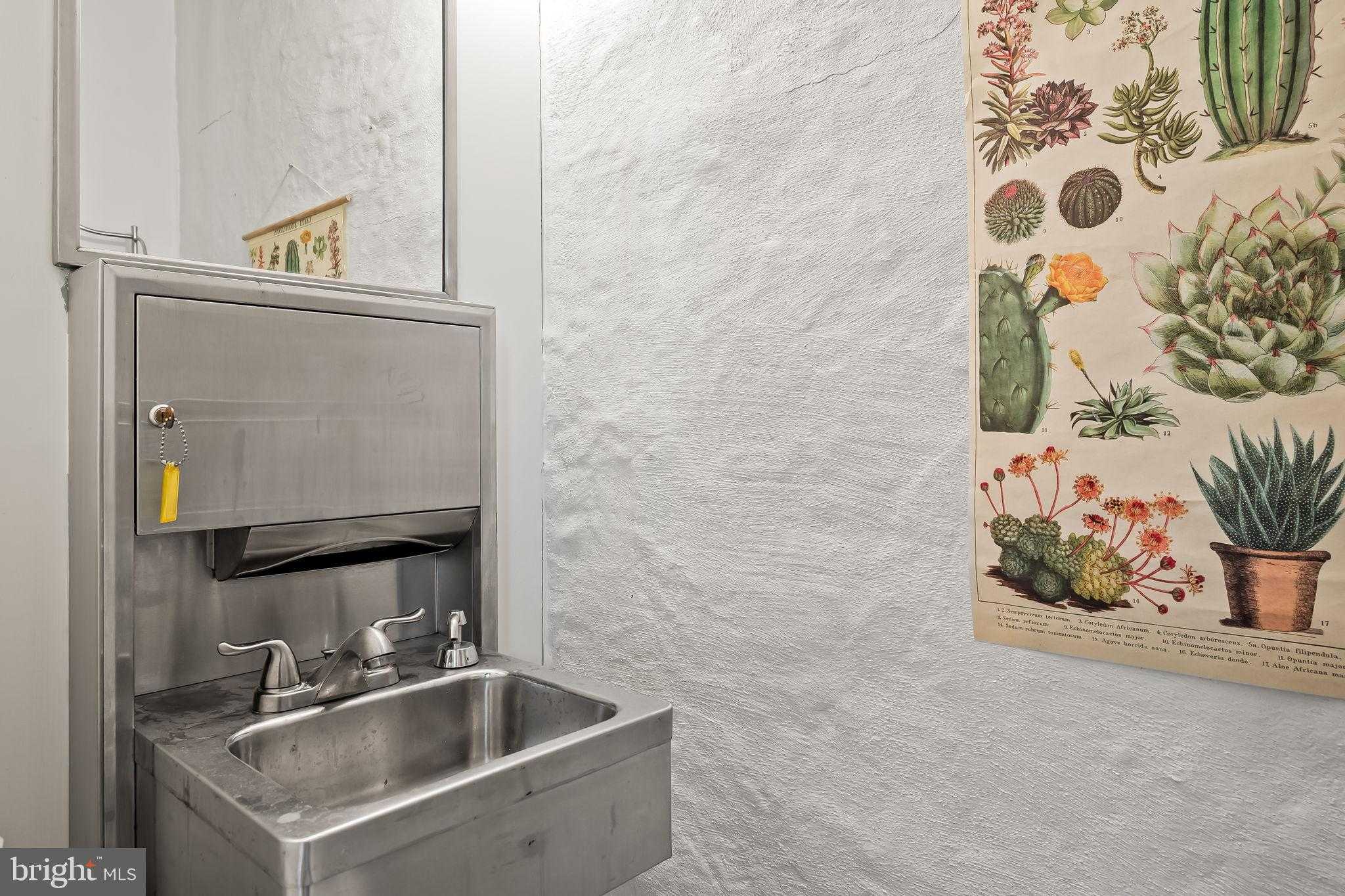 337 E Hamburg St photo 17