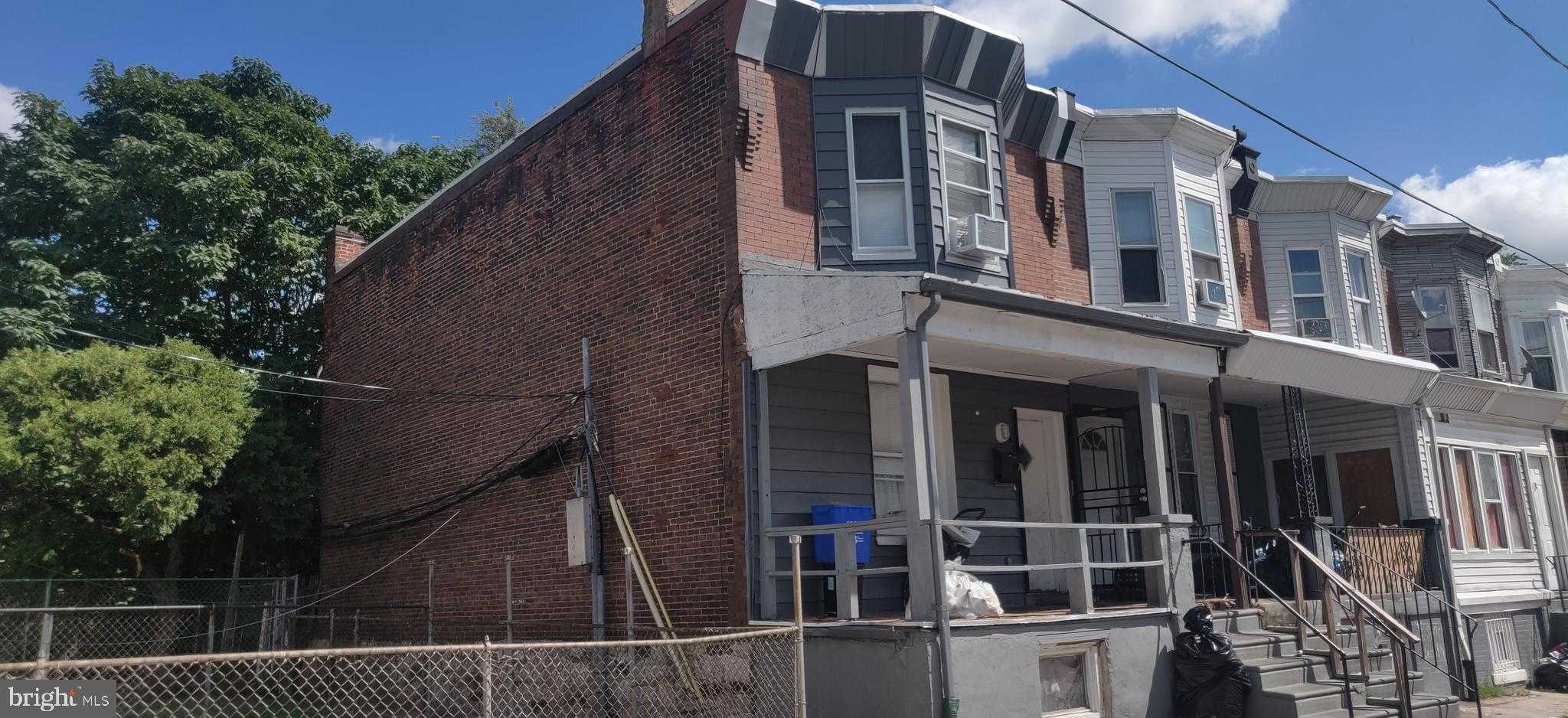 2211 S Hobson St photo 2