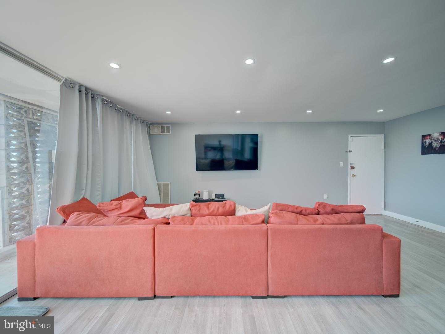 1822 Metzerott Rd Apt 402 photo 12