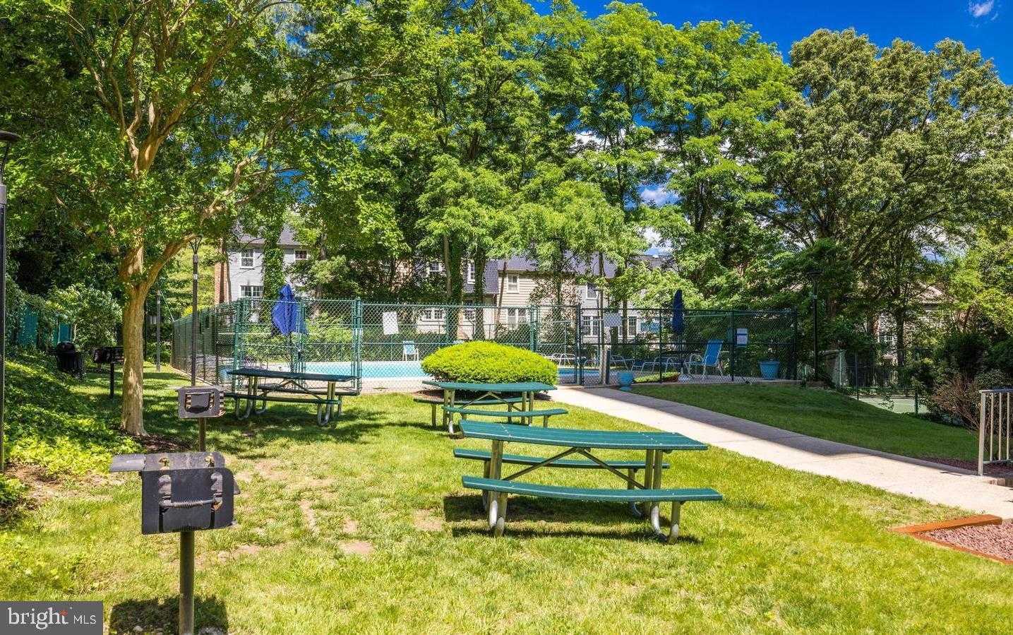 2059 Huntington Ave Apt 300 photo 25