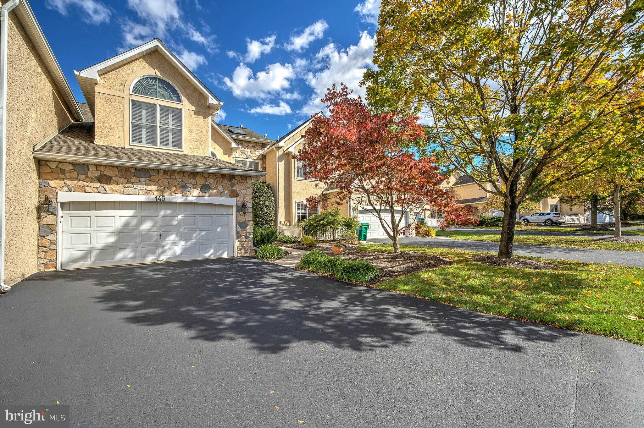 145 Sawgrass Dr photo 2