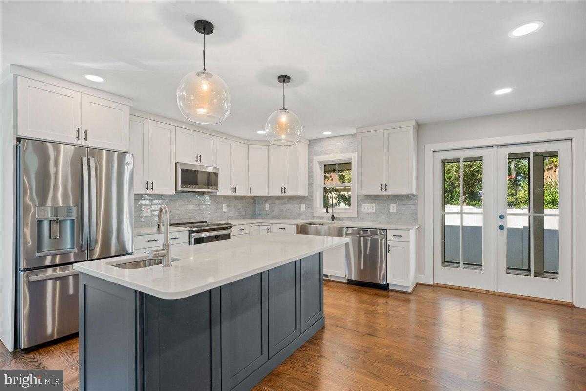 206 Point Ln photo 12