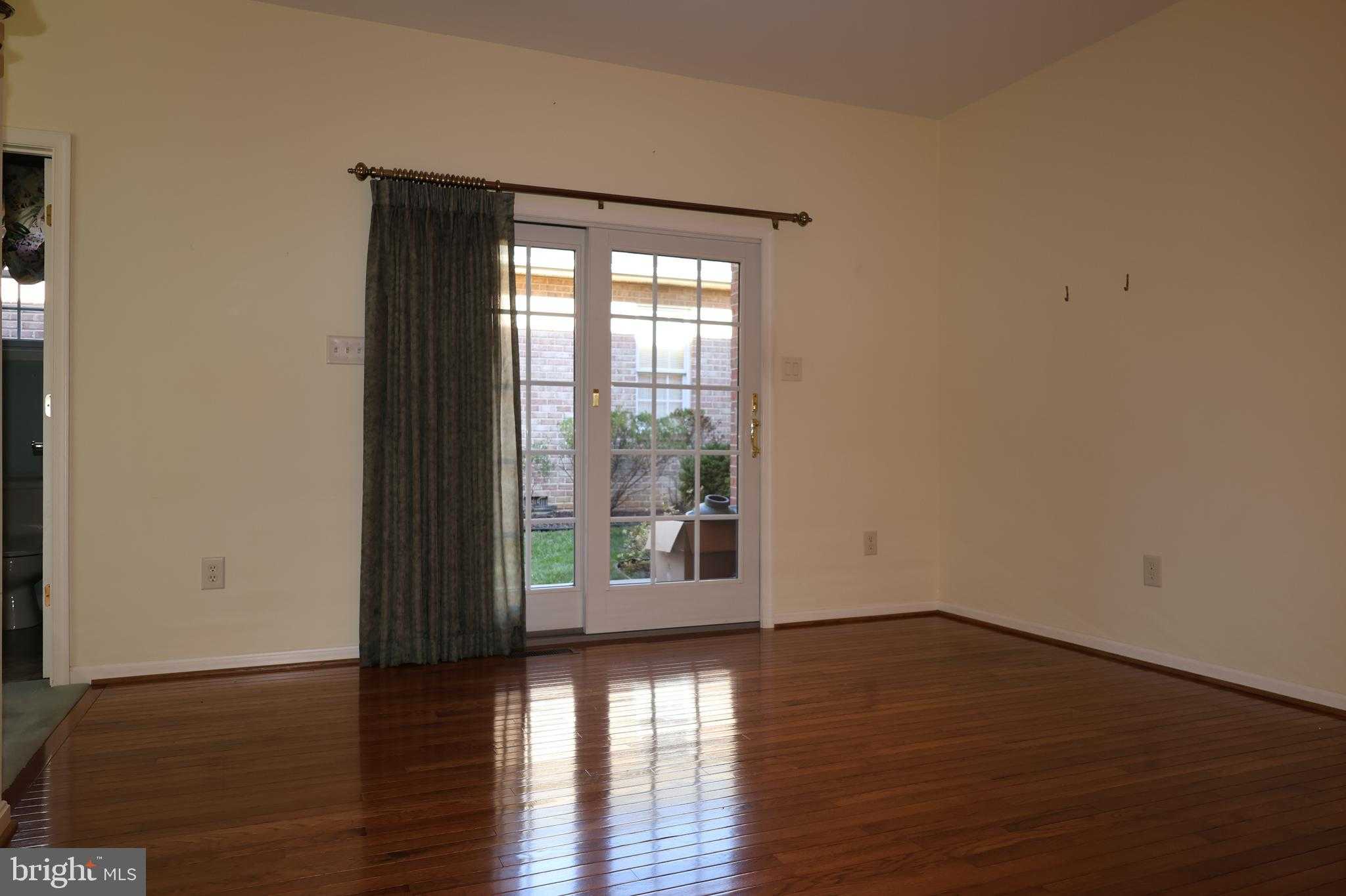 650 Trafalgar Dr photo 19