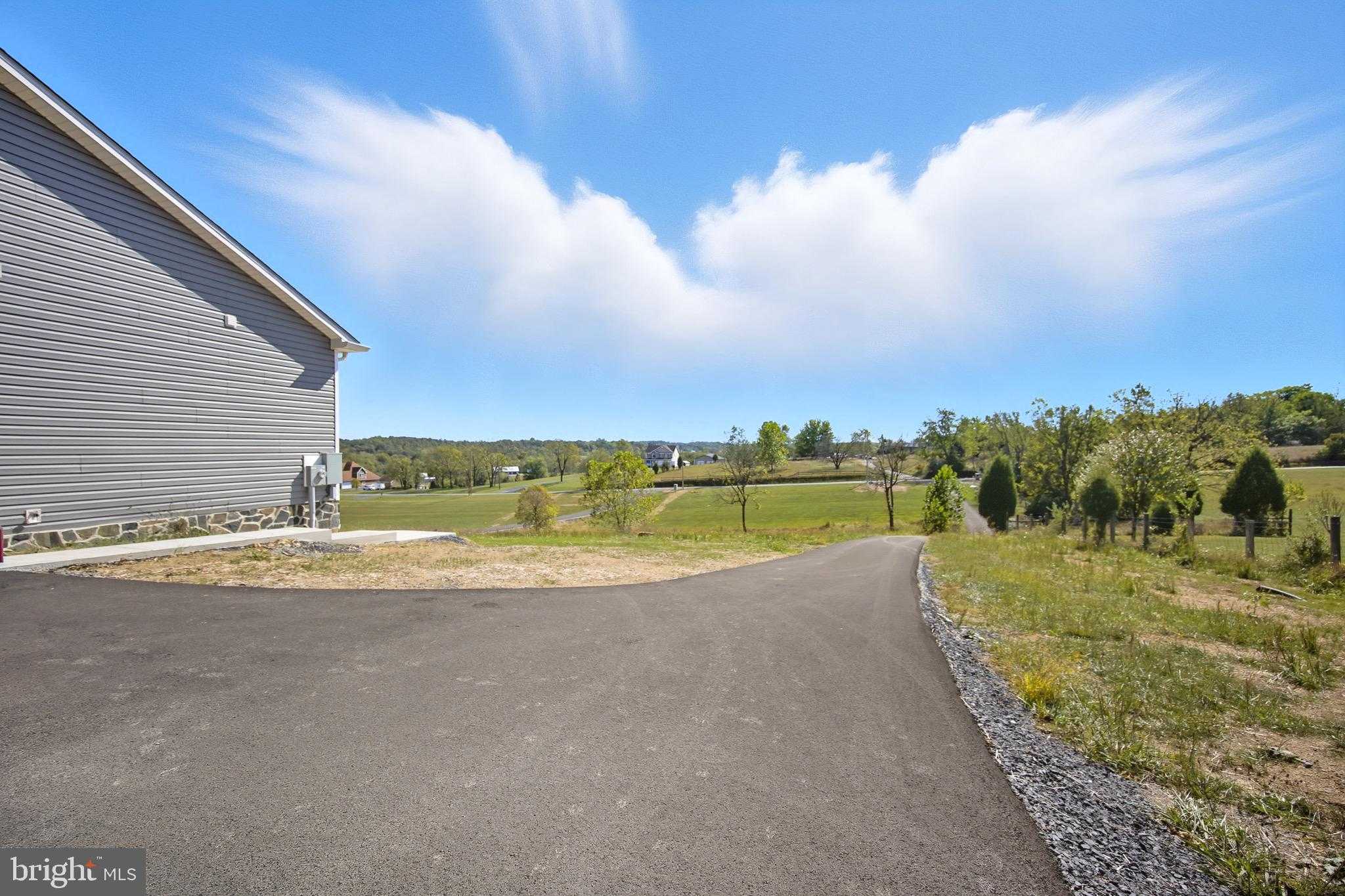 607 Slonaker Ln photo 59