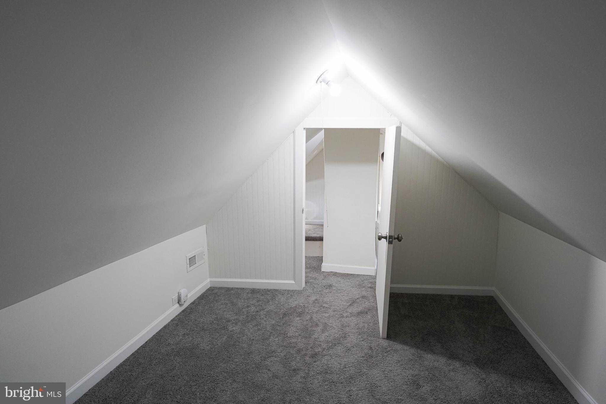 231 Newton St photo 30