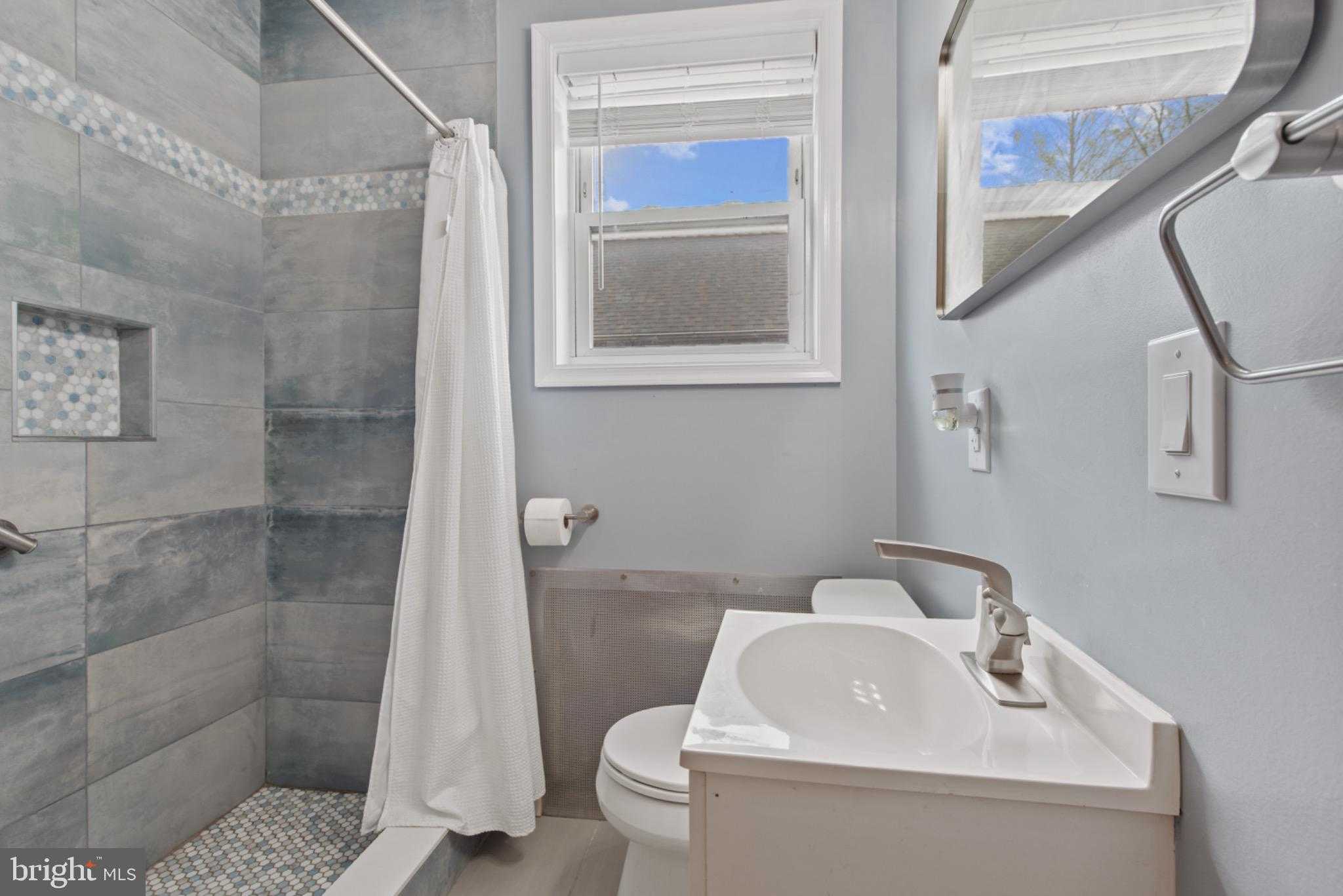 6201 Carter Ave photo 3