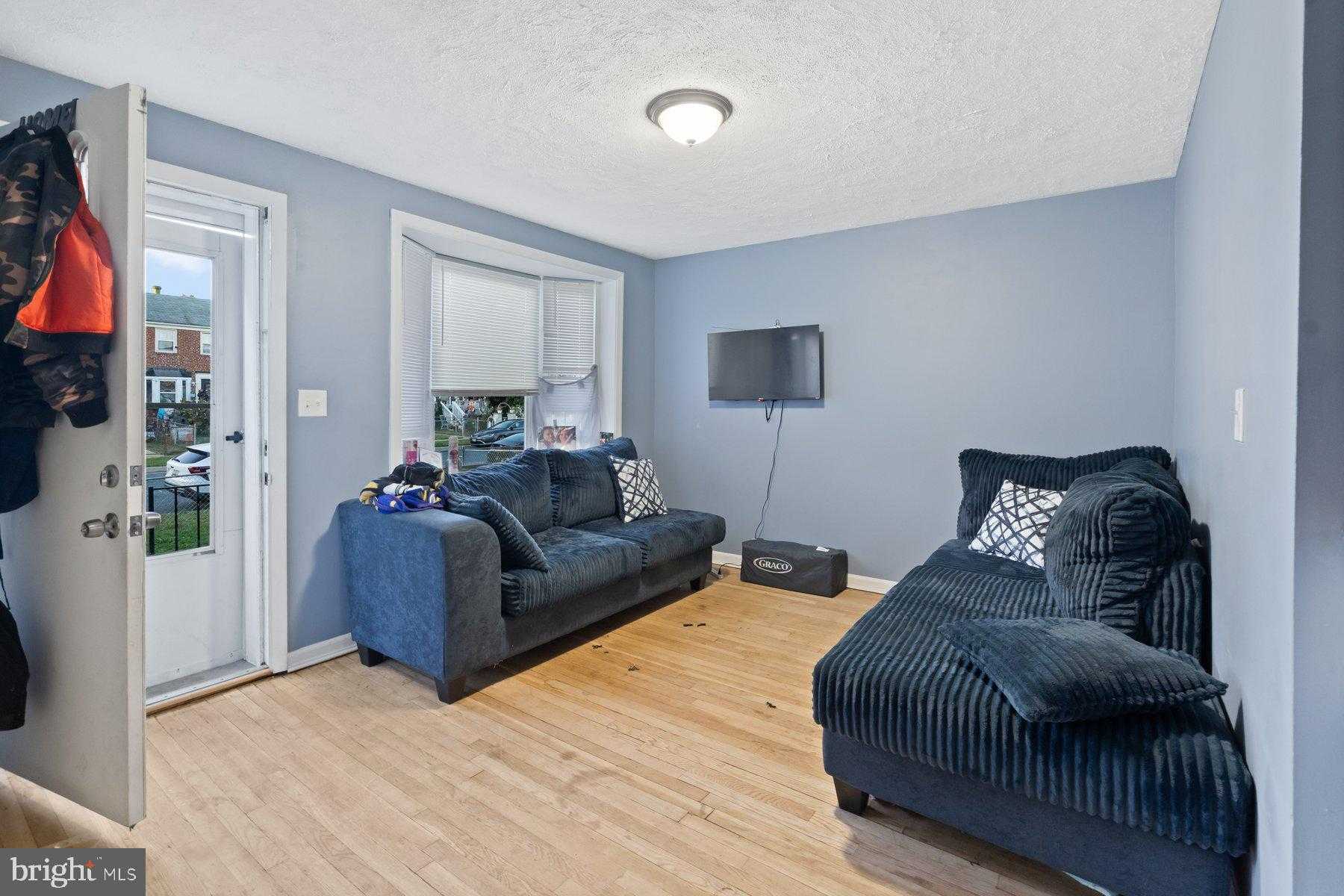 1943 Dineen Dr photo 5