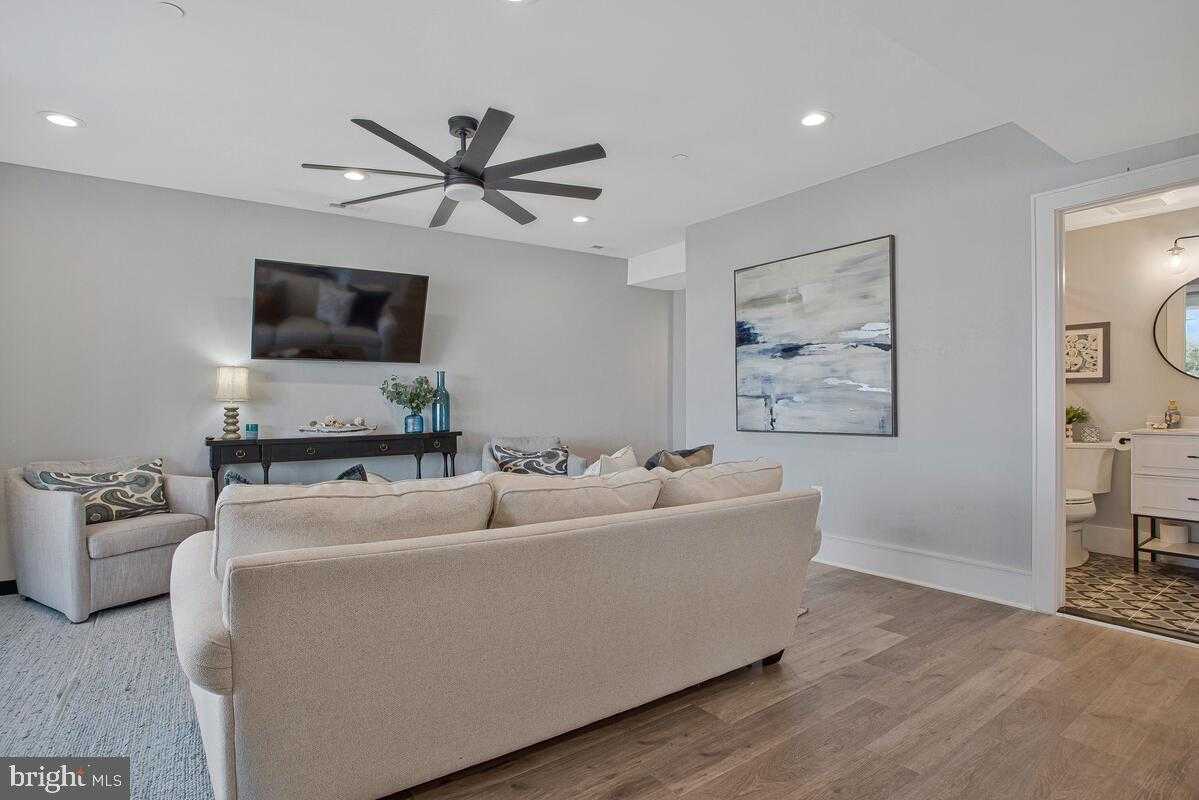 328 Arbutus Dr photo 39