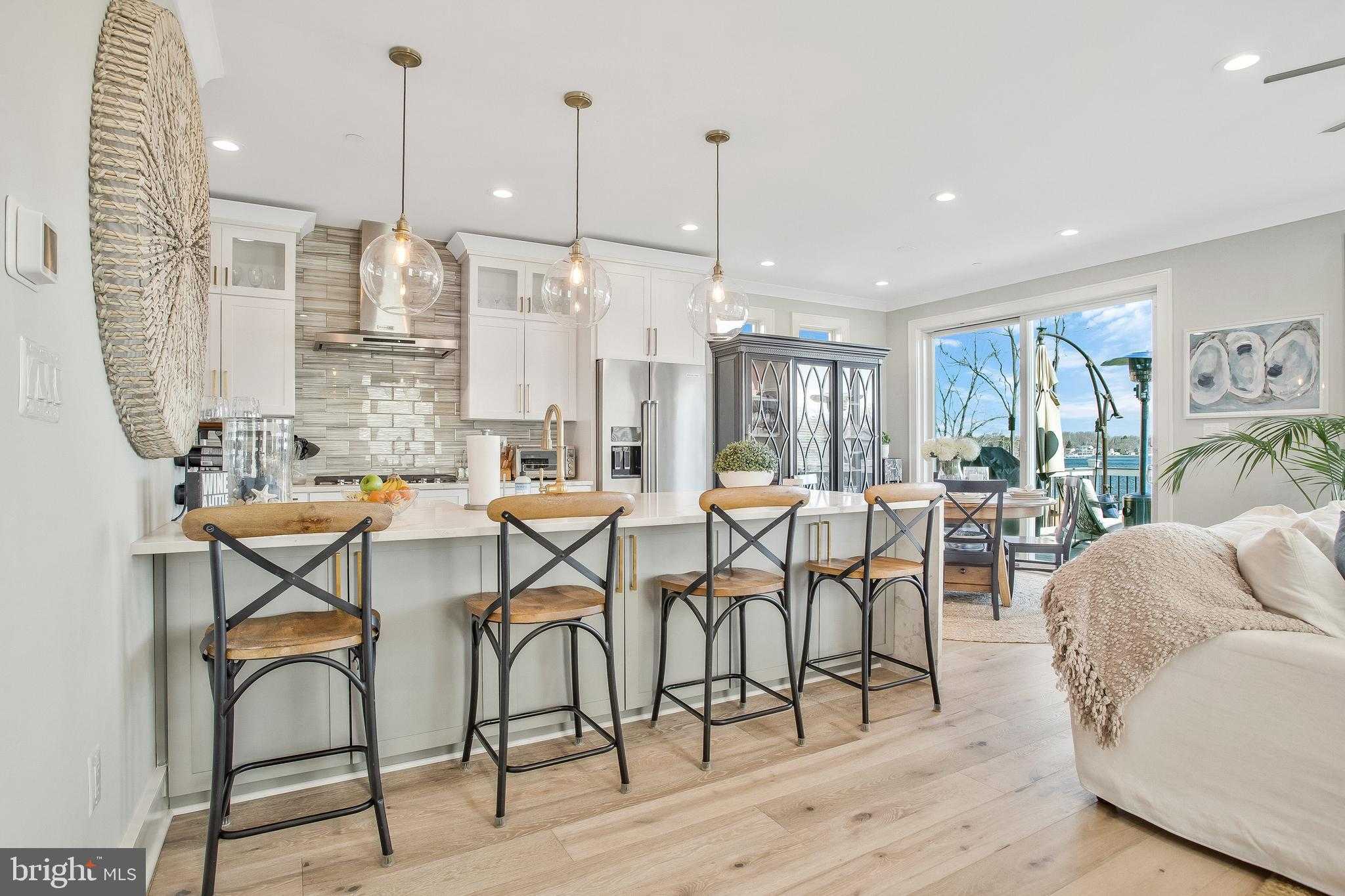 328 Arbutus Dr photo 4