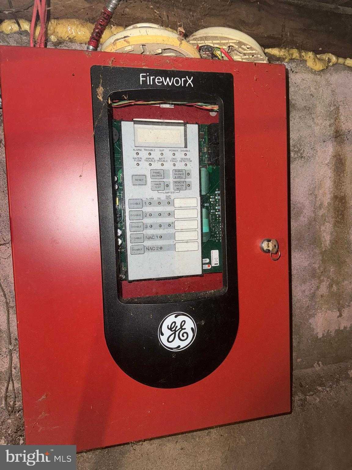 2615 E Allegheny Ave photo 46