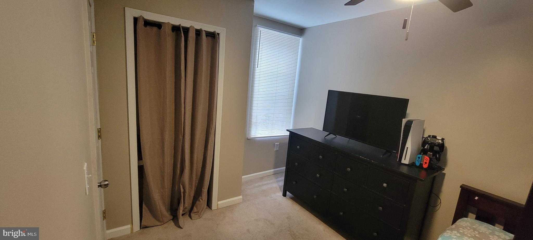 2722 E Madison St photo 15