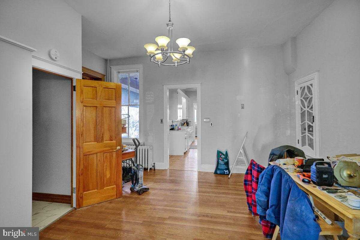 161 W High St photo 11