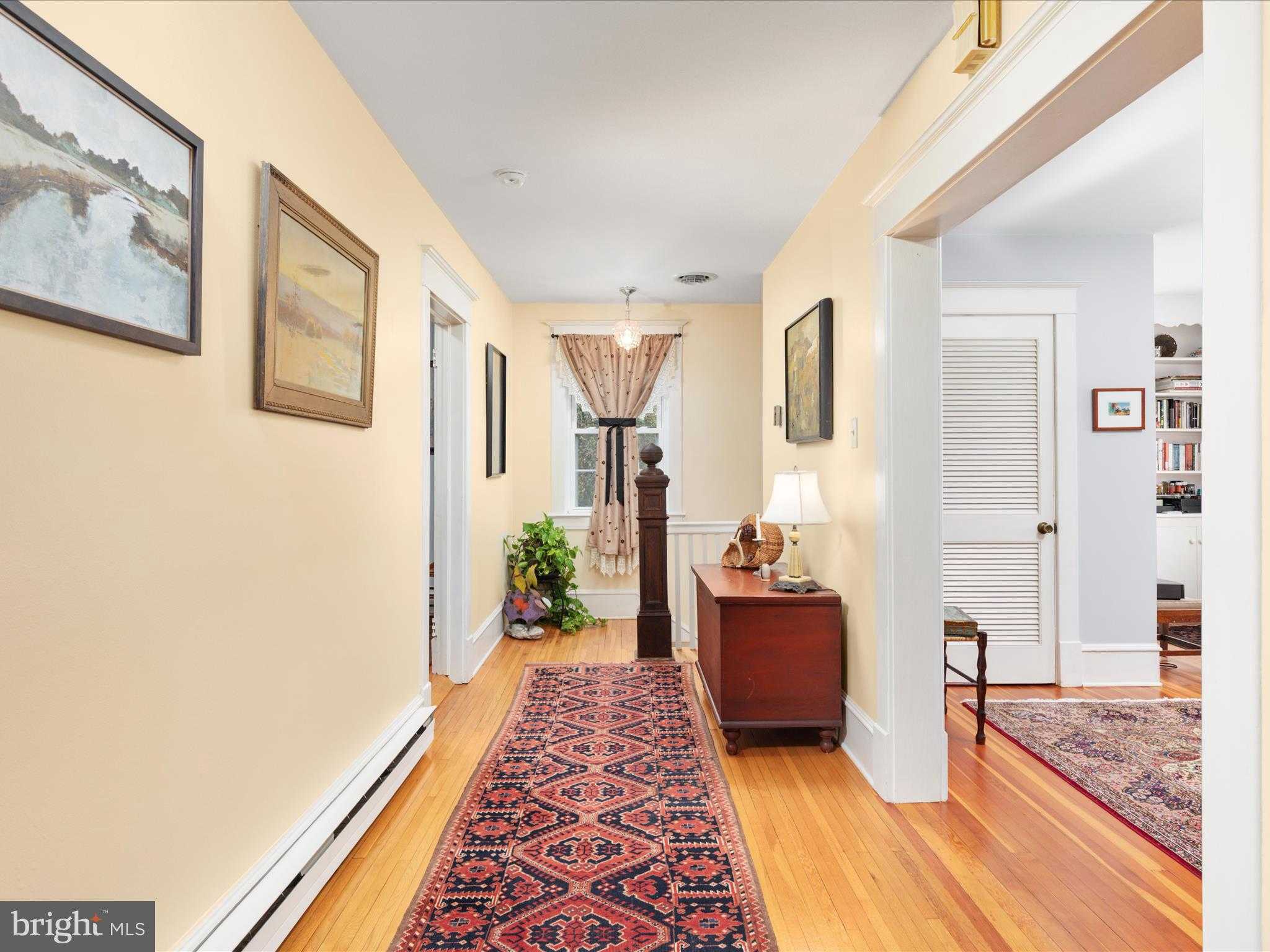 517 W Locust St photo 32