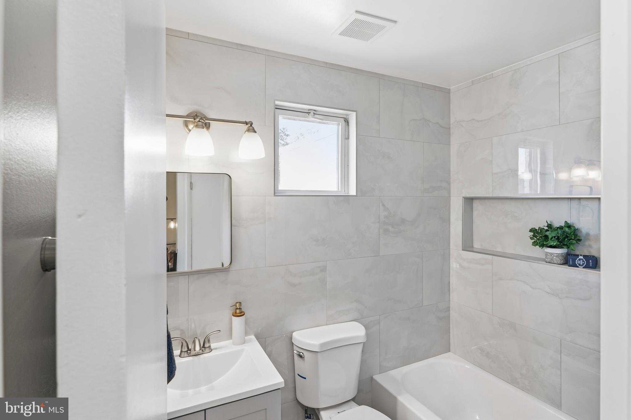 1019 First St photo 18