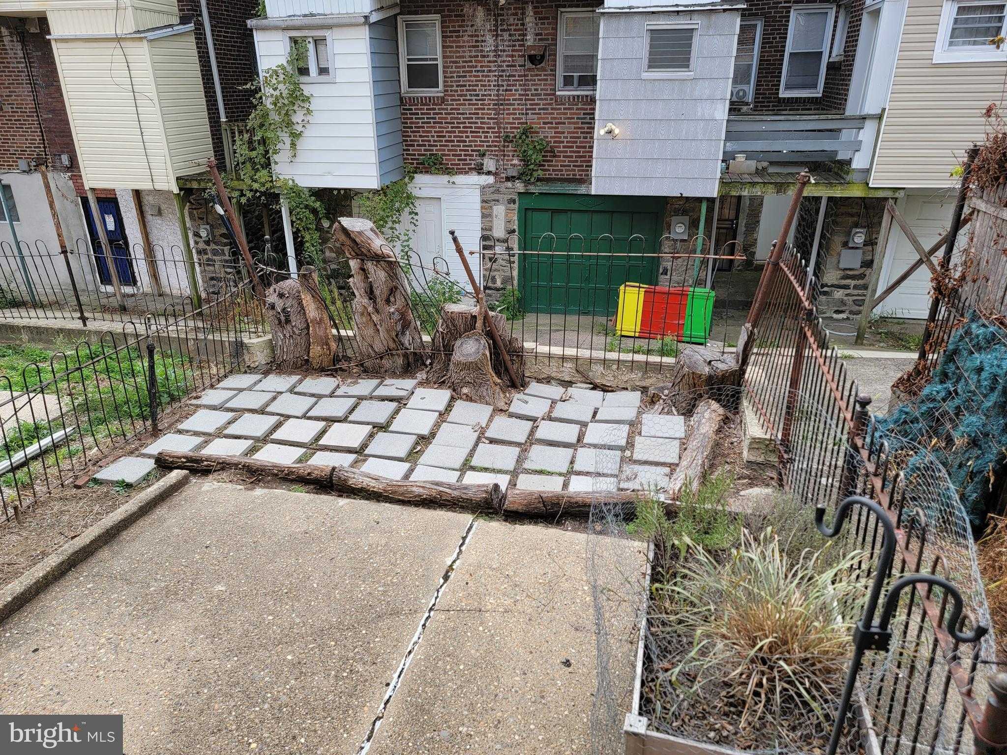 126 Rosemar St photo 11