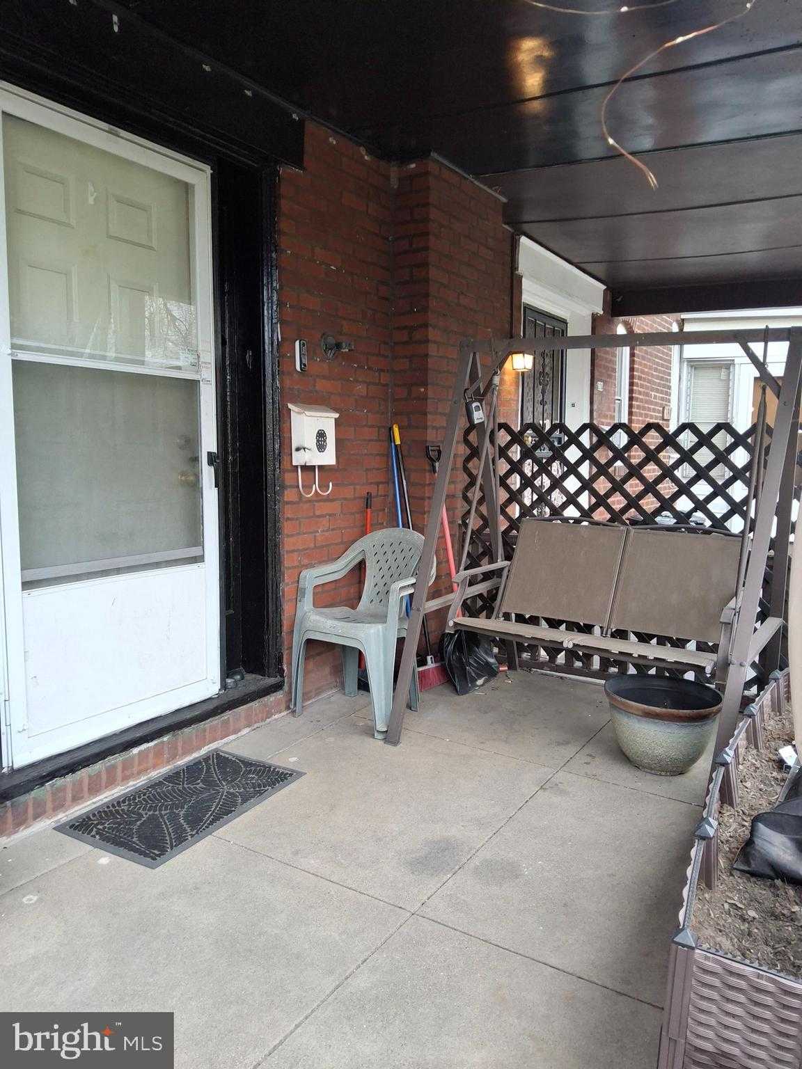 126 Rosemar St photo 2