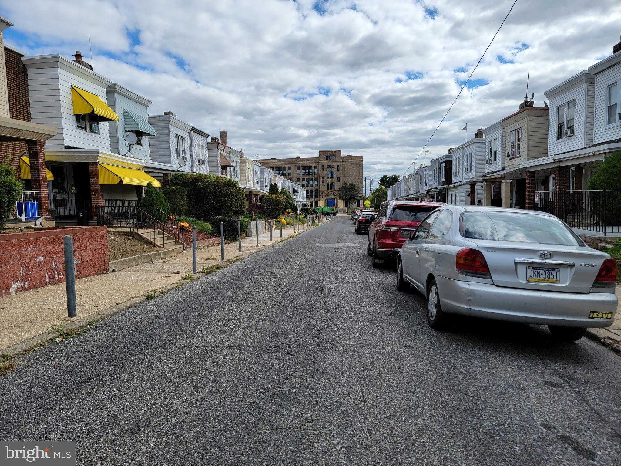 126 Rosemar St photo 3