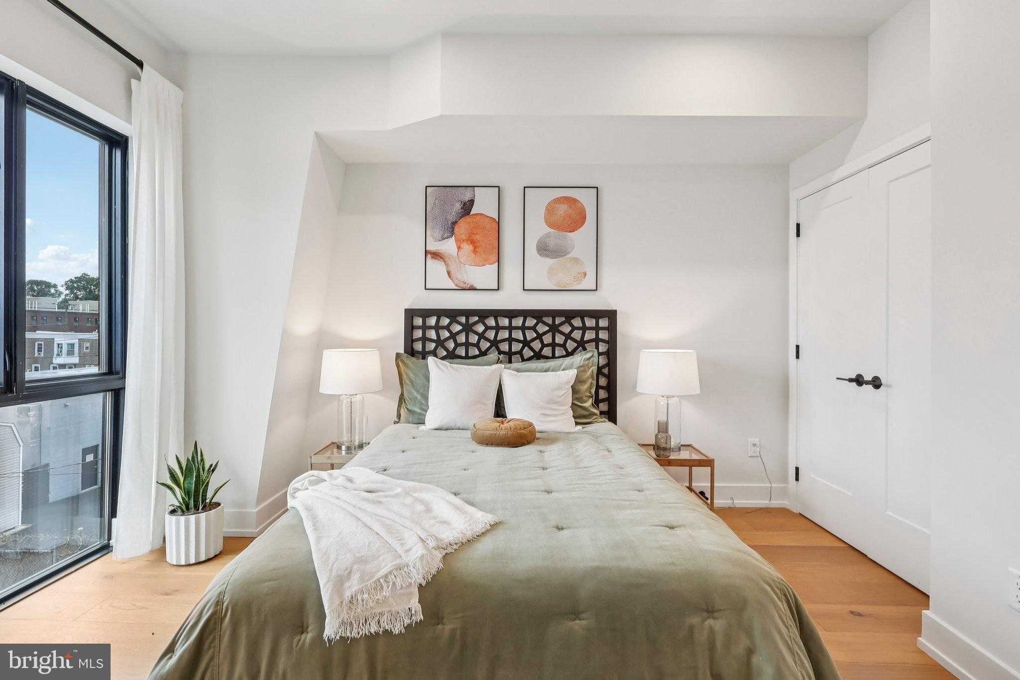 3407 W Lippincott St photo 18