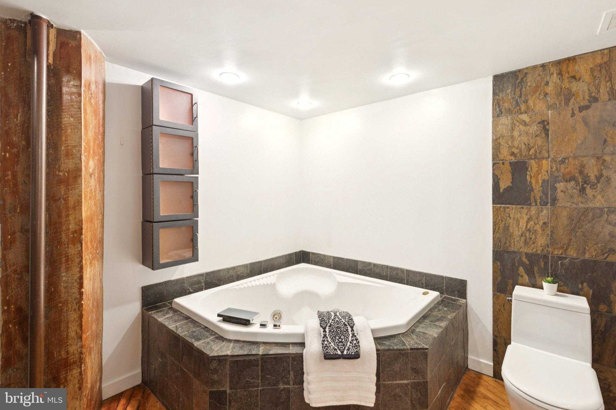 428 N 13th St Apt 3e photo 36