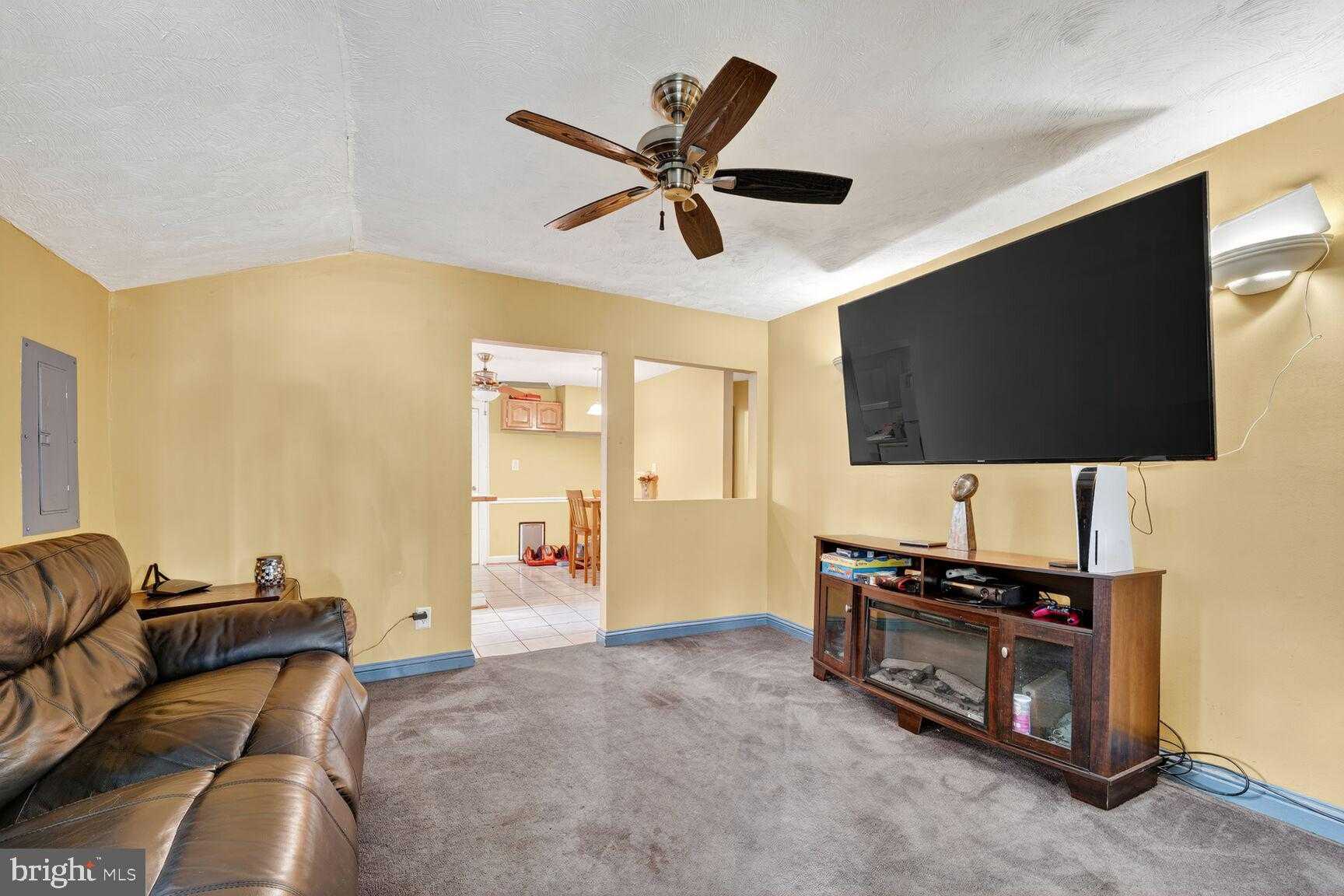 1001 Iago Ave photo 3