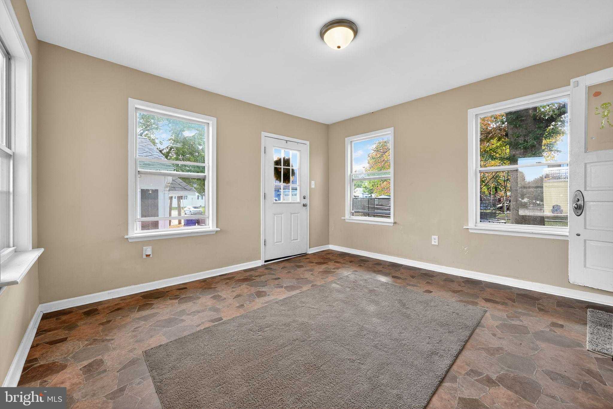 461 Hamel Ave photo 11