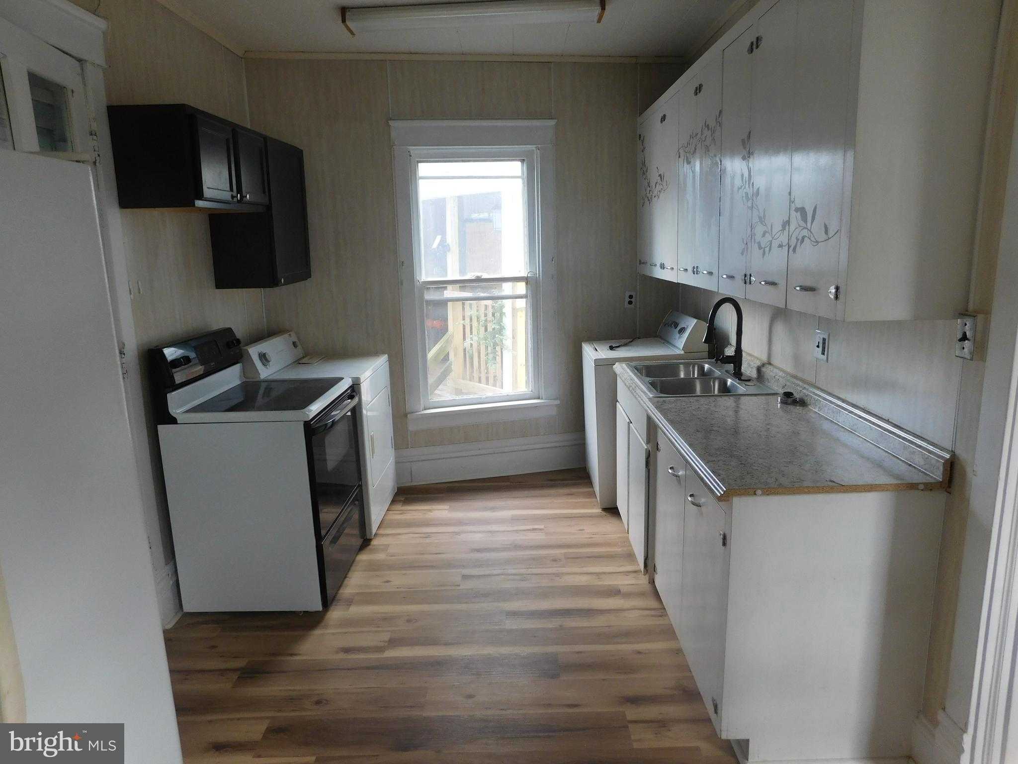 247 E 3rd St photo 13