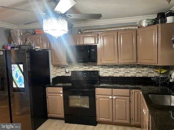 304 E Gordon St photo 3