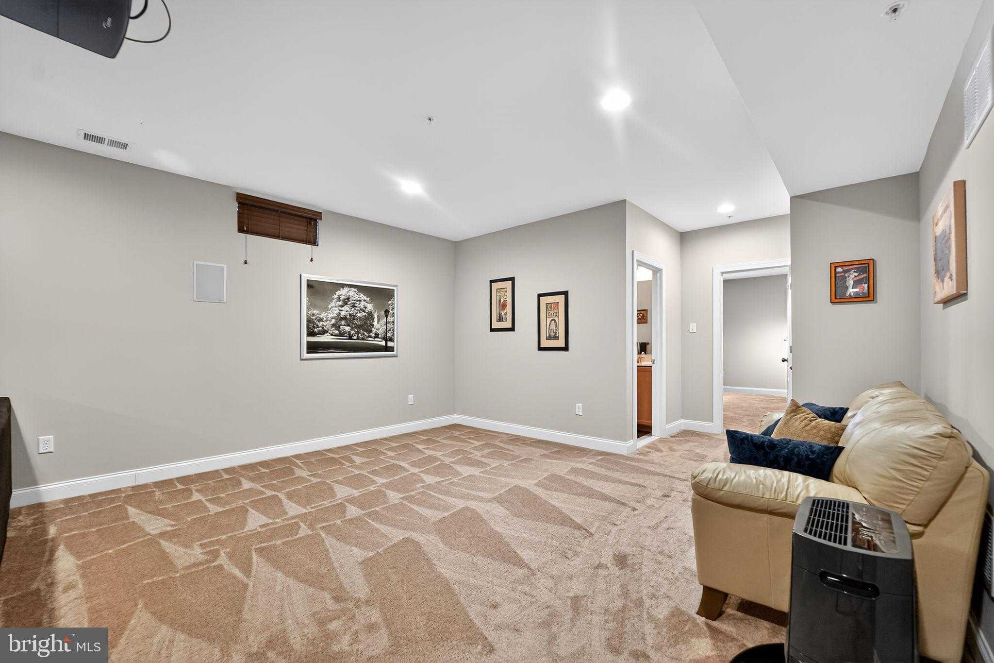 6408 Paddington St photo 44