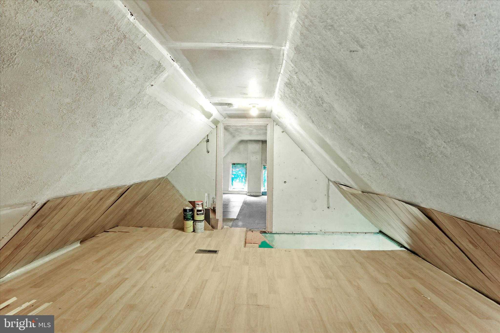 142 East Ave photo 31