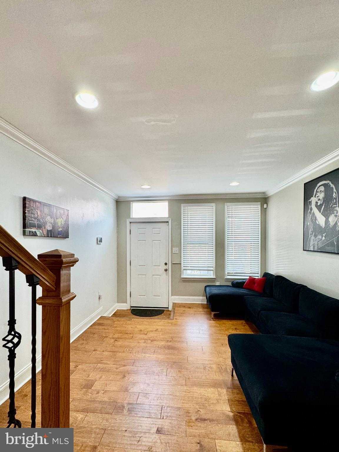 1019 W Fayette St photo 2