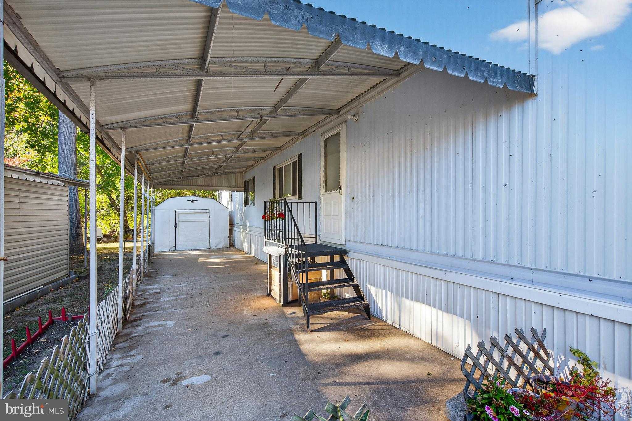 210 Trailway Rd photo 2